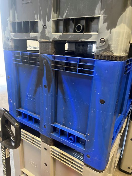 Pallet box 610 l. 1200x1000x780 mm, on 3 skids, marble, used