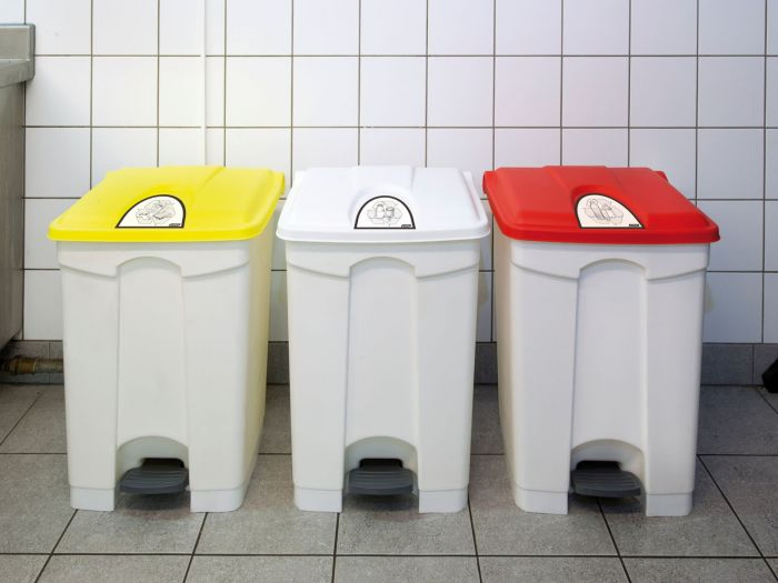 Wastebin with pedal 500x410x820mm, 90 L, white-blue