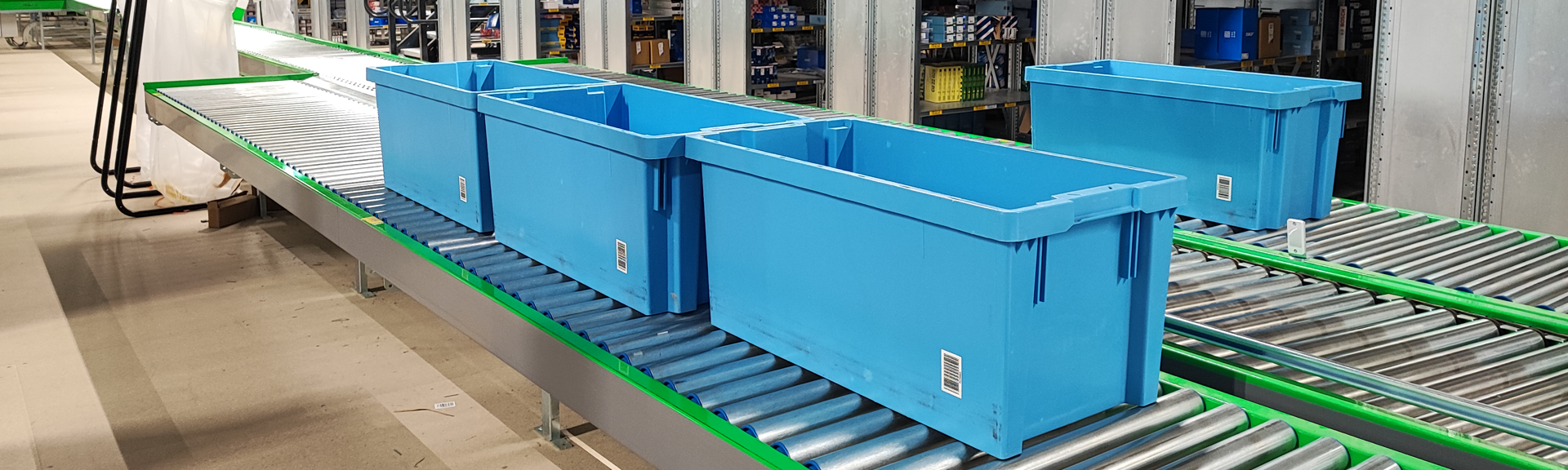 Kunststof bakken van Engels Bij Molco Car Parts