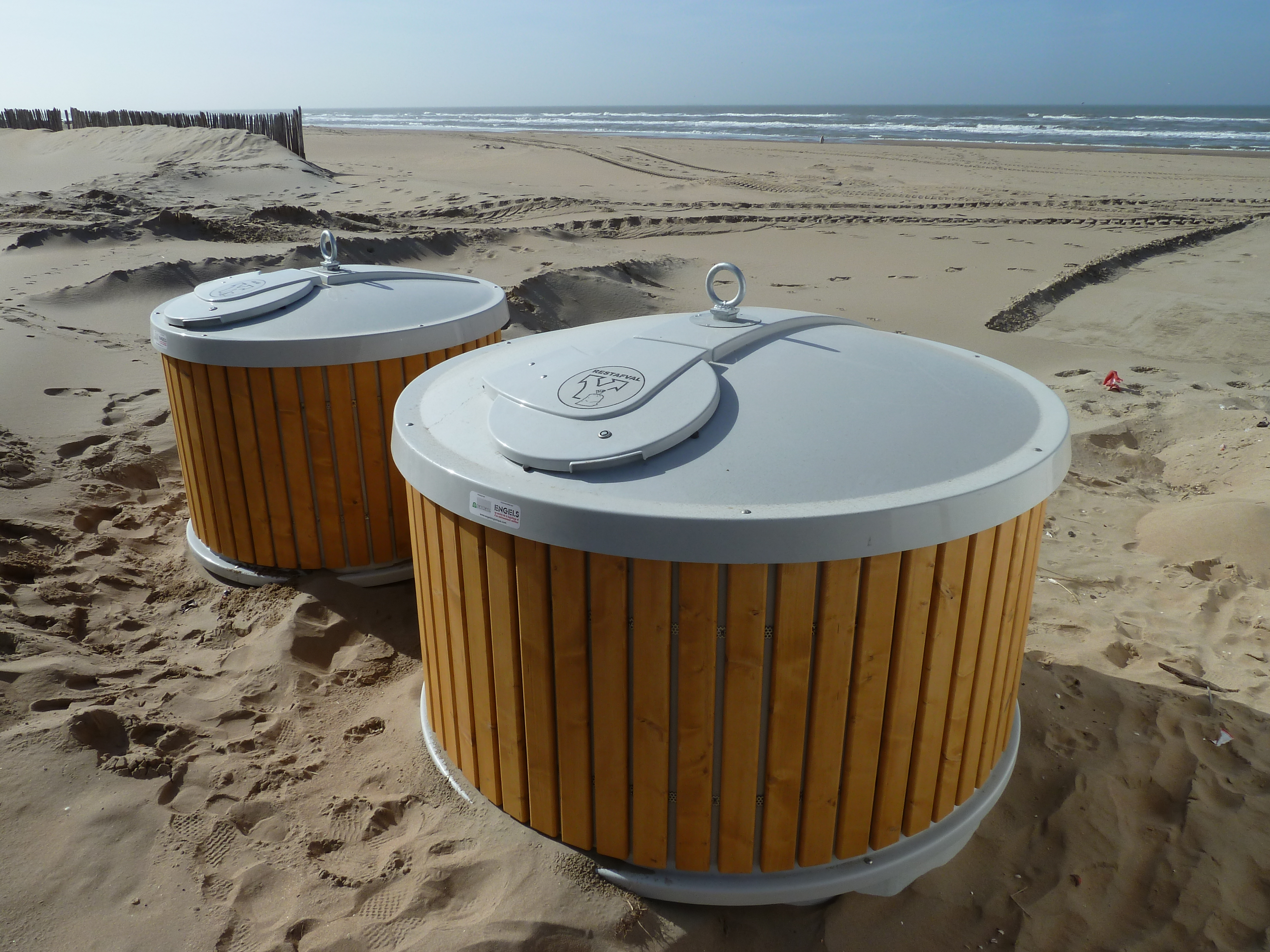 Engels' afvalcontainers langs Nederlandse kust 