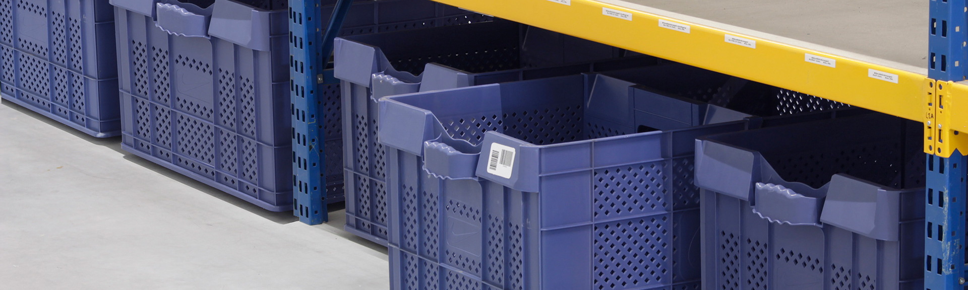 Mobile storage bins for floor space racking