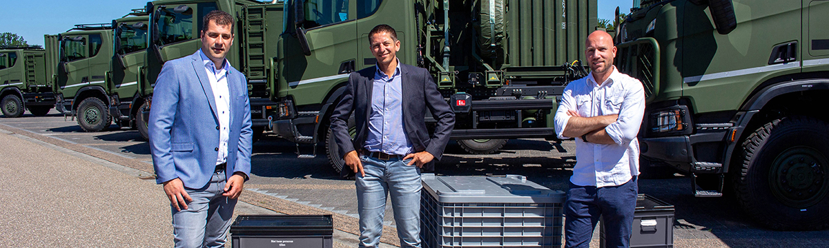 Packaging for safe storage of jerry cans