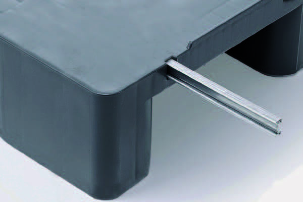 Kunststof pallet met staal Kunststof pallet met staal